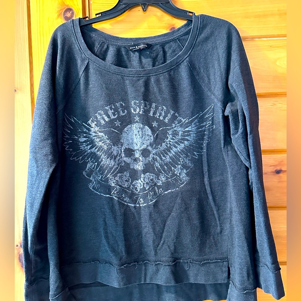 Skull sweatshirt/sweater